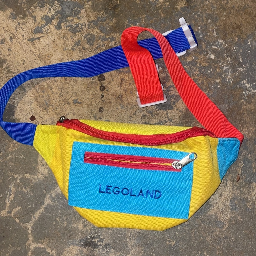Legoland NWOT Women’s Double Pocket Zippered Hip Pack w/ Adjustable Buckle Strap